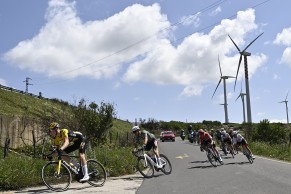Juanpe López se veste de rosa no topo do Etna