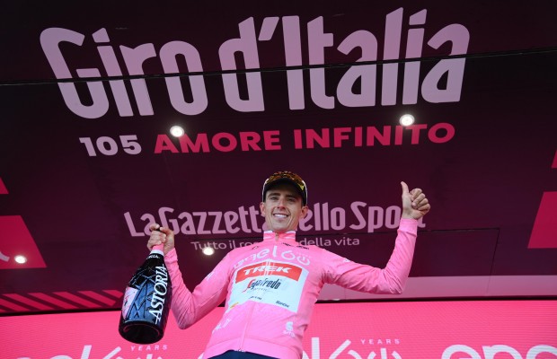 Juanpe López se viste de rosa en la cima del Etna