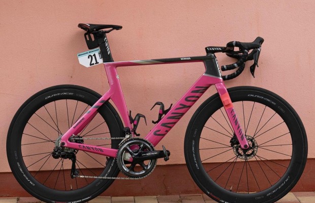Montagem e detalhes da Canyon Aeroad de Van der Poel para o Giro