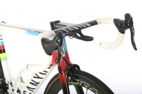 Así luce la Canyon Ultimate CF SLX de Valverde con los colores de Campeón del Mundo