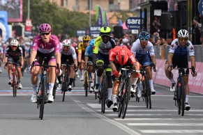 Arnaud Démare suma su segunda etapa consecutiva en el Giro