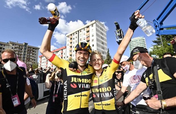Koen Bouwman rendondea una jornada perfecta para Jumbo-Visma en el Giro