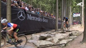 Espetáculo de Bec McConnel para vencer a Copa do Mundo XCO Nove Mesto