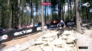 Espetáculo de Bec McConnel para vencer a Copa do Mundo XCO Nove Mesto