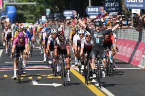 Alberto Dainese consigue la primera victoria italiana del Giro