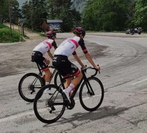 Pogacar se deja ver con un nuevo prototipo de Colnago