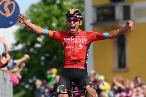 Dia redondo para a Bahrein: Buitrago vence a etapa e Landa é o terceiro no geral