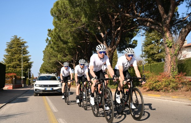 A UCI tenta solucionar o problema com as equipes russas