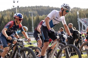 These are the helmets, sunglasses, gloves and cycling shoes used by the best riders in the UCI XCO ranking