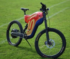 A Cesc Fabregas le robaron su e-bike Greyp G12S de 10.000 € y la recuperó