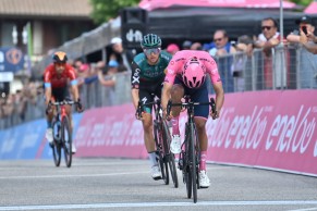Los favoritos aplazan la resolución del Giro de Italia a la Marmolada
