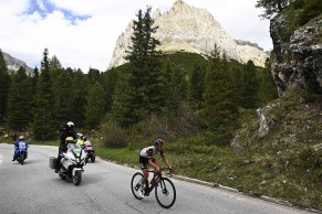 Jay Hindey dá a volta no Giro d'Italia em 3 quilômetros