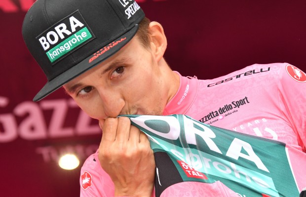 Jay Hindey dá a volta no Giro d'Italia em 3 quilômetros