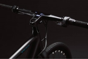 Esta nova eBike da Mercedes tem motor duplo, tração total e tela integrada no guidão
