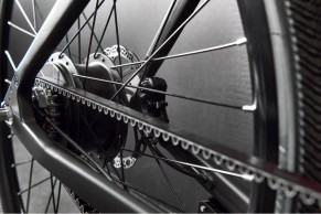 Esta nova eBike da Mercedes tem motor duplo, tração total e tela integrada no guidão