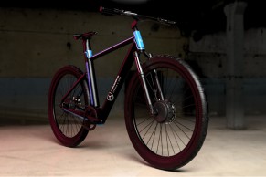 Esta nova eBike da Mercedes tem motor duplo, tração total e tela integrada no guidão