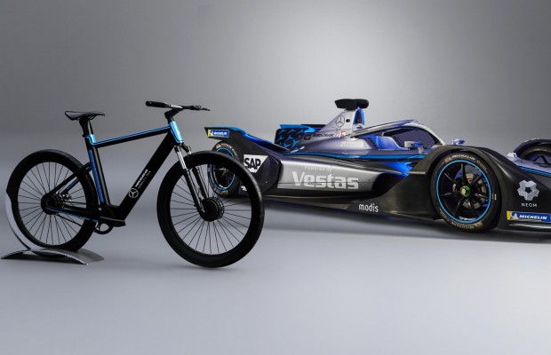 Esta nova eBike da Mercedes tem motor duplo, tração total e tela integrada no guidão