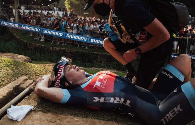 Evie Richards não irá para a Copa do Mundo de Leogang, seus problemas nas costas continuam