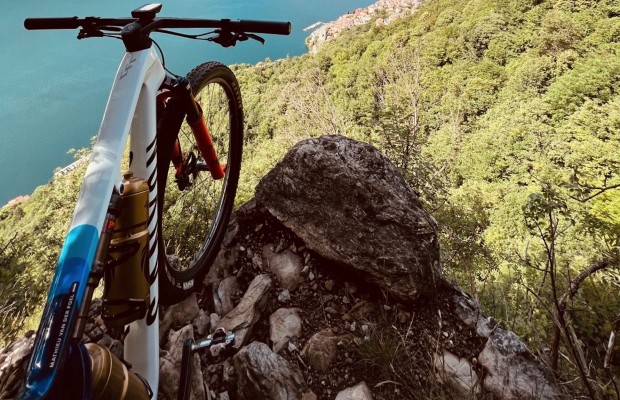 Van der Poel sai para treinar de MTB com a nova Canyon Lux 2023?