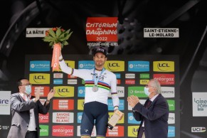 Caçam Filippo Ganna com a nova Pinarello Bolide TT