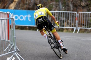 A UCI quer os alfinetes de volta e pediu "por favor"