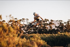 Nino Schurter teaches you the basics to fly and descent faster on your MTB