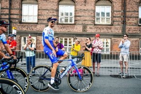 Uma nova Giant Propel é vista no Tour