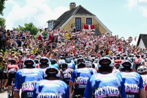 Jakobsen marca o primeiro sprint do Tour de France 2022