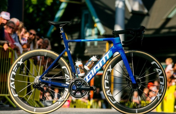 Uma nova Giant Propel é vista no Tour