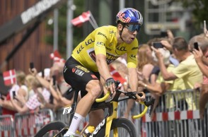 Wout van Aert acerta a trave novamente na terceira etapa do Tour de France 2022
