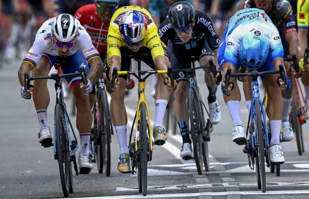 Wout van Aert otra vez al palo en la tercera etapa del Tour de Francia 2022