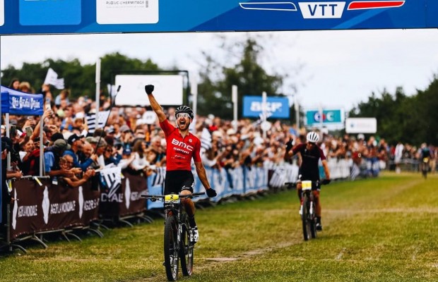 Loana Lecomte y Titouan Carod son los nuevos campeones XCO de Francia