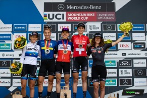 Ninguém pode com Loana Lecomte na Copa do Mundo Lenzerheide XCO