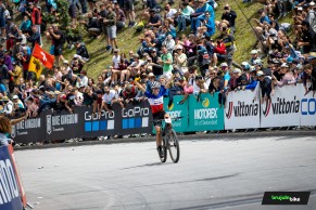 No one can beat Loana Lecomte at the Lenzerheide XCO World Cup