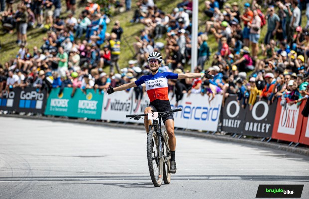 Ninguém pode com Loana Lecomte na Copa do Mundo Lenzerheide XCO
