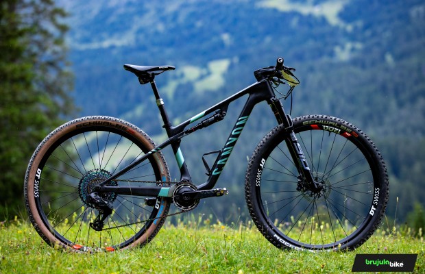 Canyon Lux World Cup CFR LTD 2023 de Loana Lecomte em detalhes