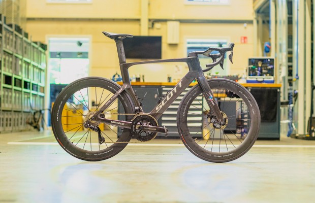 Esta é a Scott Foil RC 2023 que Romain Bardet está usando no Tour de France