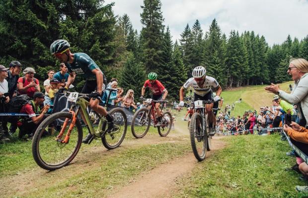 O melhor da dramática Copa do Mundo XCO de Lenzerheide em 10 min de vídeo