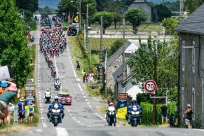 Hat trick para Tadej Pogacar, vencedor da 17ª etapa do Tour de France