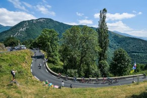 Hat trick para Tadej Pogacar, vencedor da 17ª etapa do Tour de France