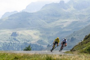 Hat trick para Tadej Pogacar, vencedor da 17ª etapa do Tour de France