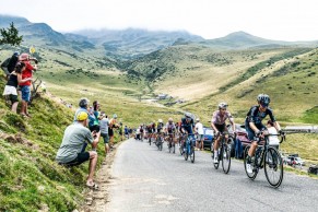 Hat trick para Tadej Pogacar, vencedor da 17ª etapa do Tour de France