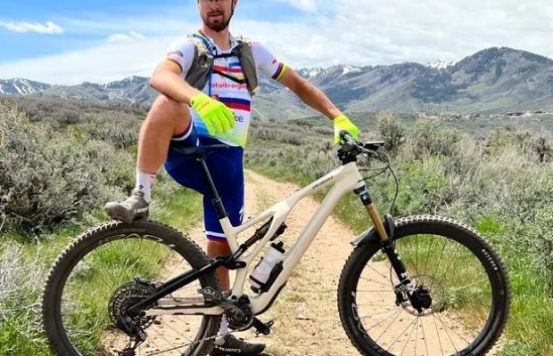 electric mountain bike race