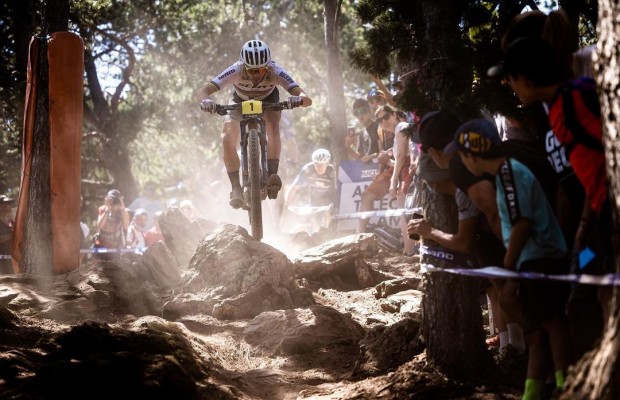 Schurter e Vidaurre testam o circuito Snowshoe juntos, o sorriso de Nino diz tudo