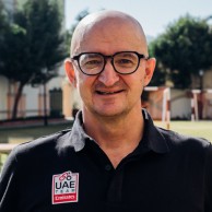 A subasta las zapatillas DMT con diamantes de Tadej Pogacar