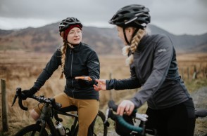 La marca Rab llega al MTB y al gravel con su colección Cinder