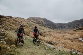 La marca Rab llega al MTB y al gravel con su colección Cinder