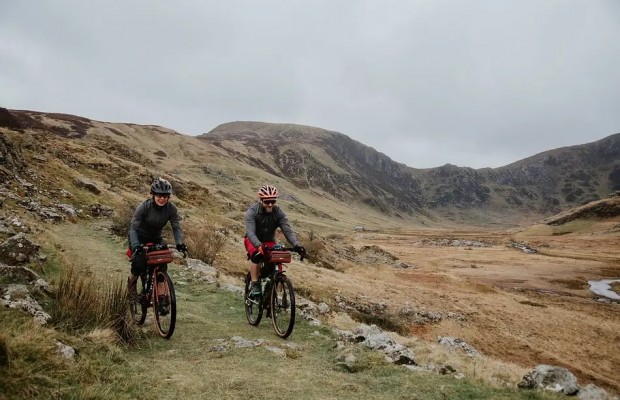 La marca Rab llega al MTB y al gravel con su colección Cinder