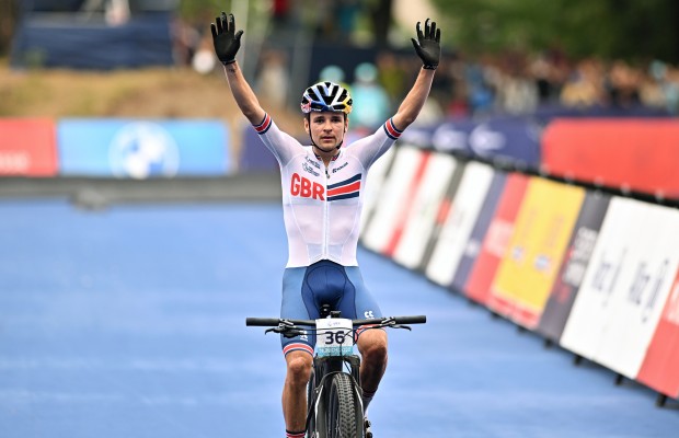 Tom Pidcock rouba a cena e é proclamado Campeão Europeu de XCO 2022