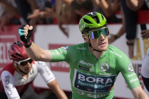 Sam Bennett logra el doblete en la tercera etapa de La Vuelta a España